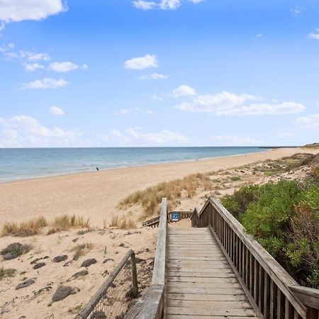 Beachside Escape On The Esplanade Christies Beach Exterior foto